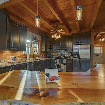 Blue Ridge Bliss- Spacious Cabin, Pets, Hot Tub! Экстерьер фото