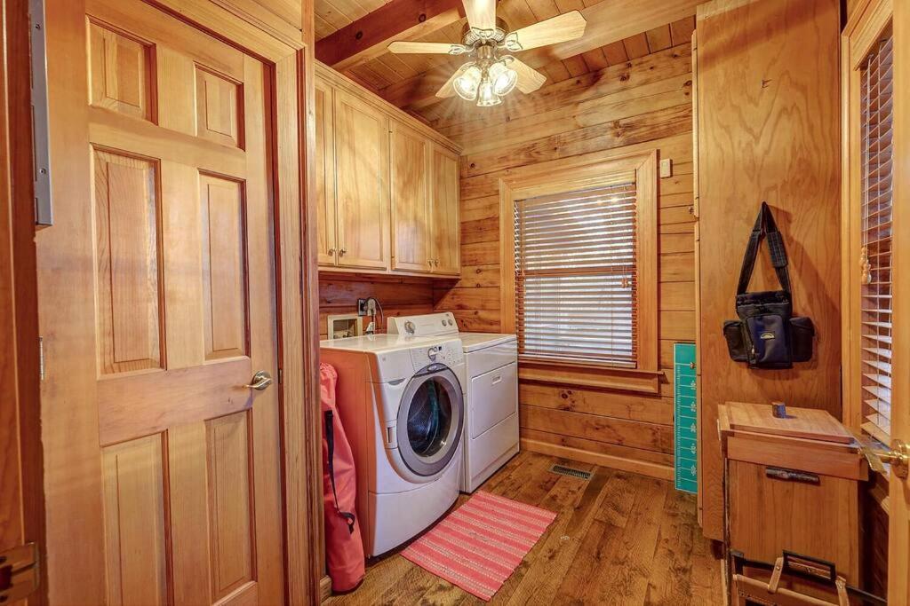Blue Ridge Bliss- Spacious Cabin, Pets, Hot Tub! Экстерьер фото