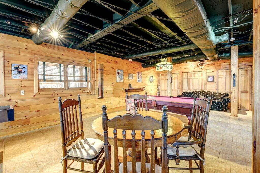 Blue Ridge Bliss- Spacious Cabin, Pets, Hot Tub! Экстерьер фото