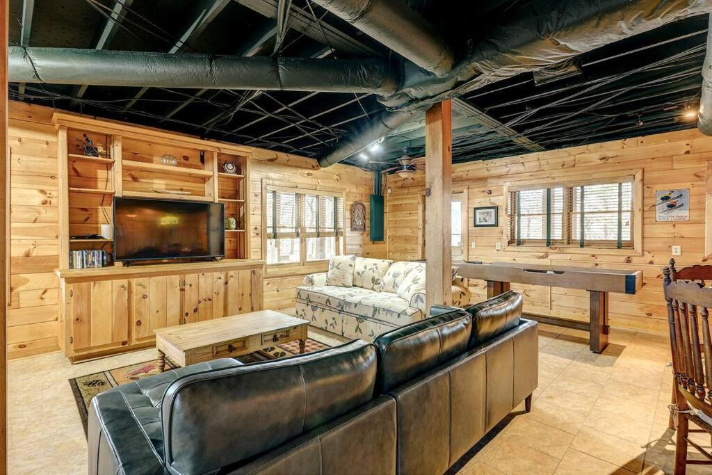 Blue Ridge Bliss- Spacious Cabin, Pets, Hot Tub! Экстерьер фото