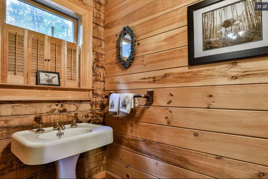 Blue Ridge Bliss- Spacious Cabin, Pets, Hot Tub! Экстерьер фото