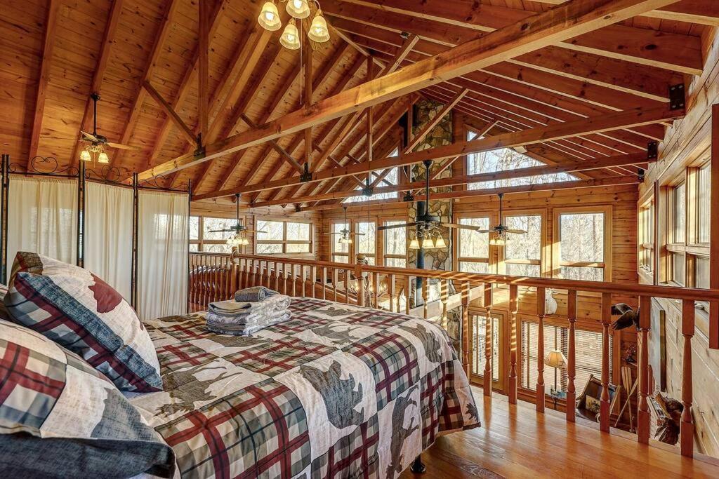 Blue Ridge Bliss- Spacious Cabin, Pets, Hot Tub! Экстерьер фото