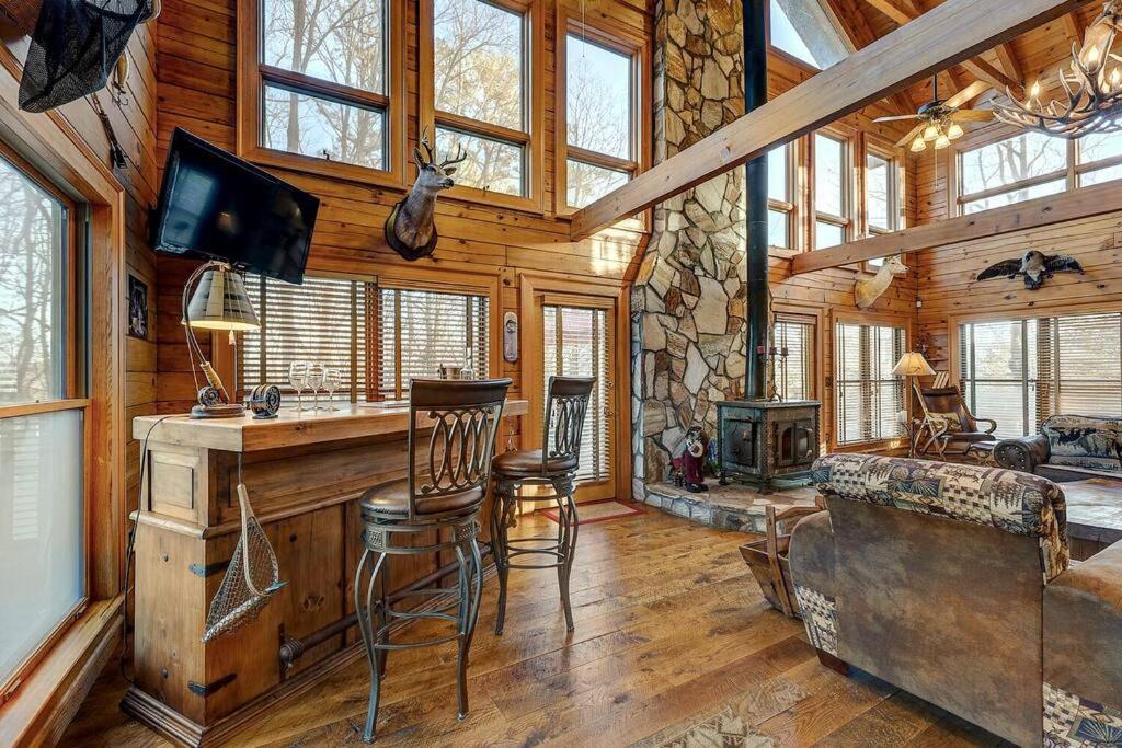 Blue Ridge Bliss- Spacious Cabin, Pets, Hot Tub! Экстерьер фото