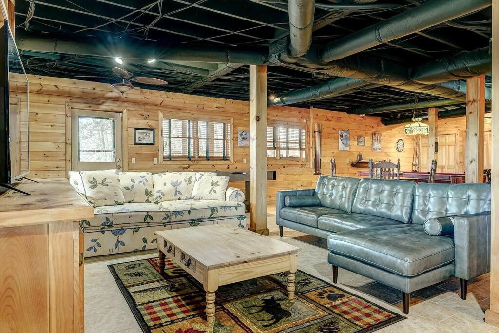 Blue Ridge Bliss- Spacious Cabin, Pets, Hot Tub! Экстерьер фото