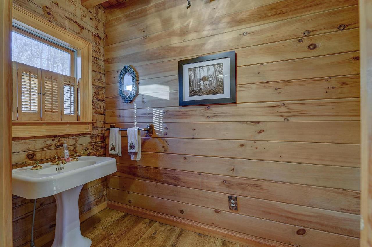 Blue Ridge Bliss- Spacious Cabin, Pets, Hot Tub! Экстерьер фото