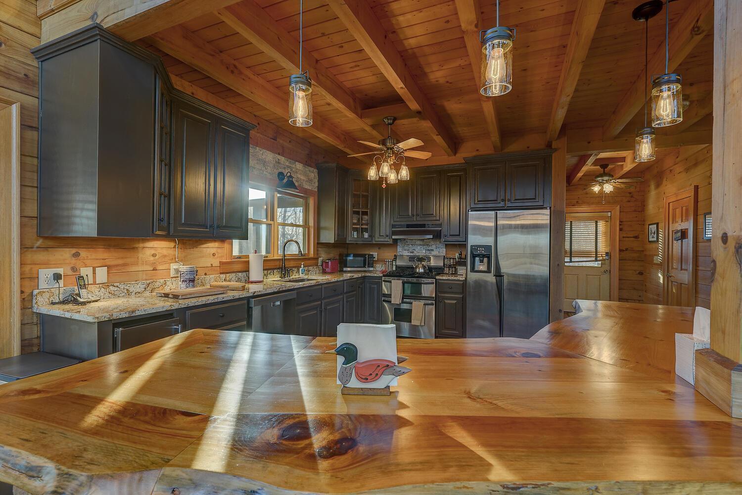 Blue Ridge Bliss- Spacious Cabin, Pets, Hot Tub! Экстерьер фото